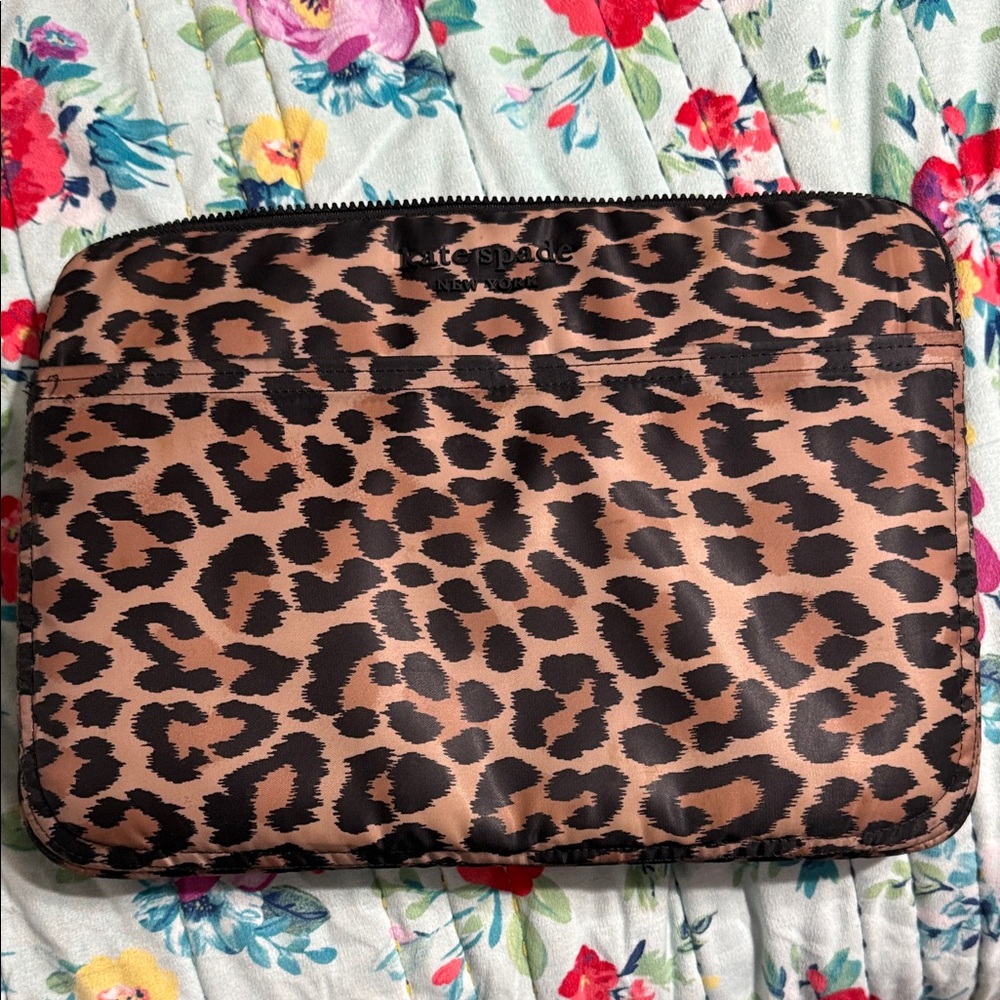 Kate Spade ♠️ Leopard print laptop case